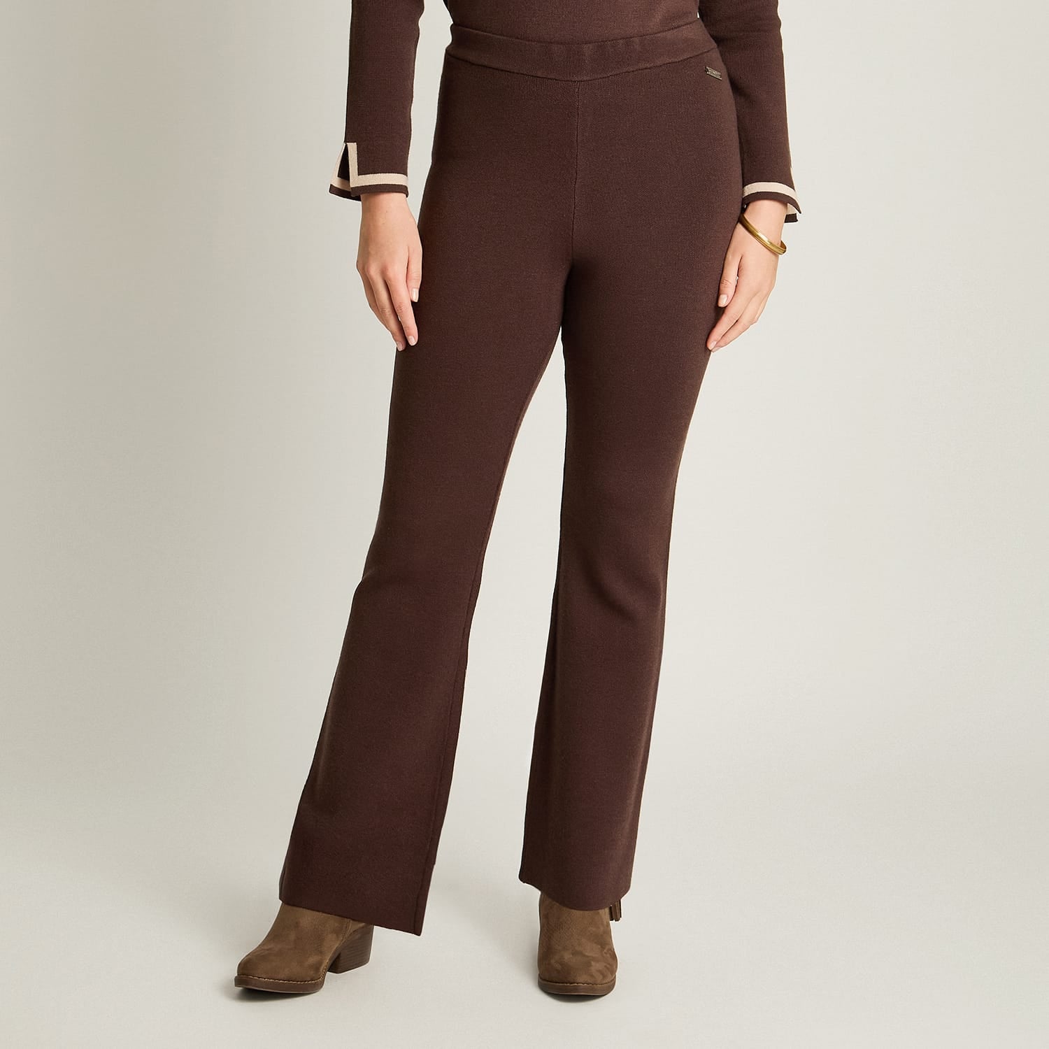 Pantalon Sport Cafe Elasticidad Media Sin Forro Calce Normal Tela Tejido